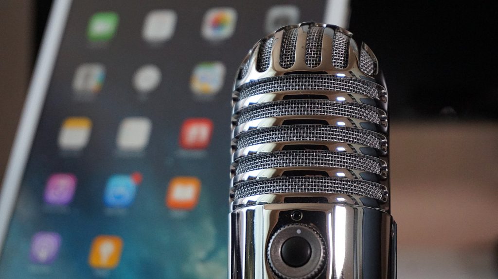 Radio mic in front of ipad for podcast article